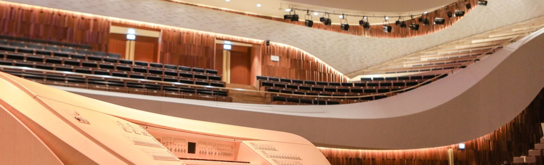 After Britten, оркестр Musica Viva, дирижер А.Уолкер After Britten, оркестр Musica Viva, дирижер А.Уолкер