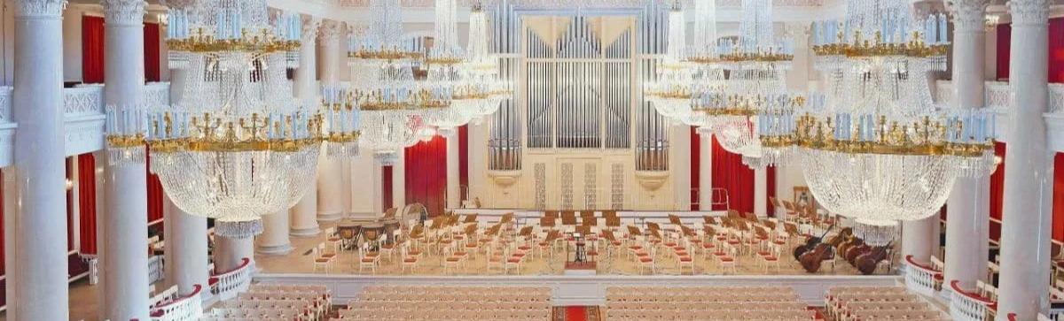 Концерт с участием Люки Дебарга перенесен на апрель 2022 года