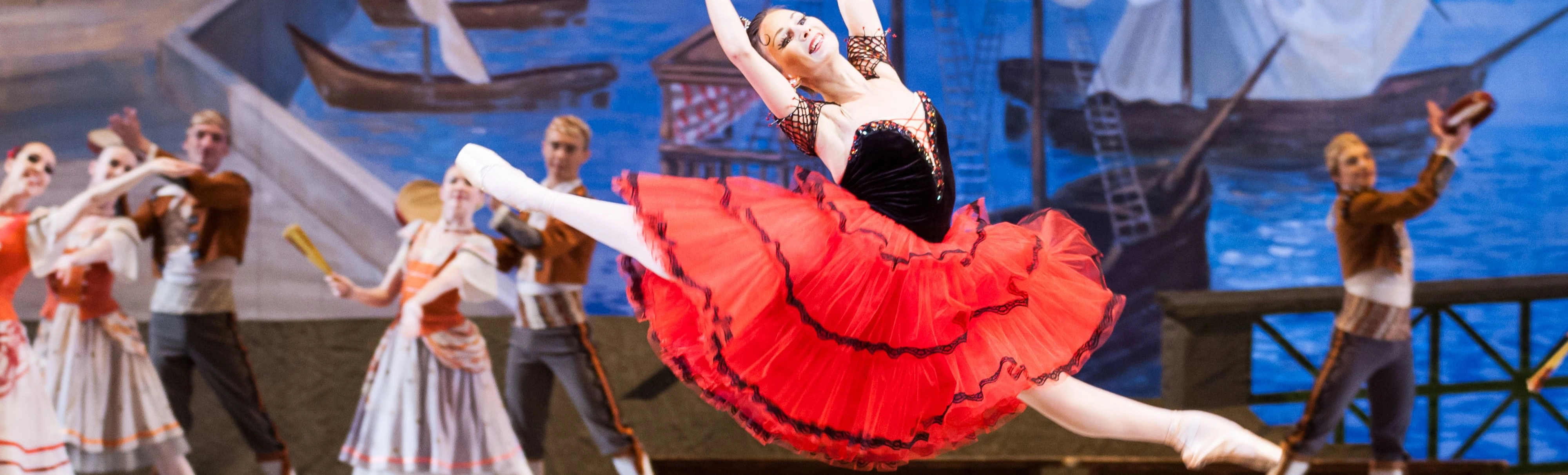 Волшебство балета "Дон Кихот" от Театра балета Юрия Григоровича ожидает вас на сцене прекрасного Зимнего театра!