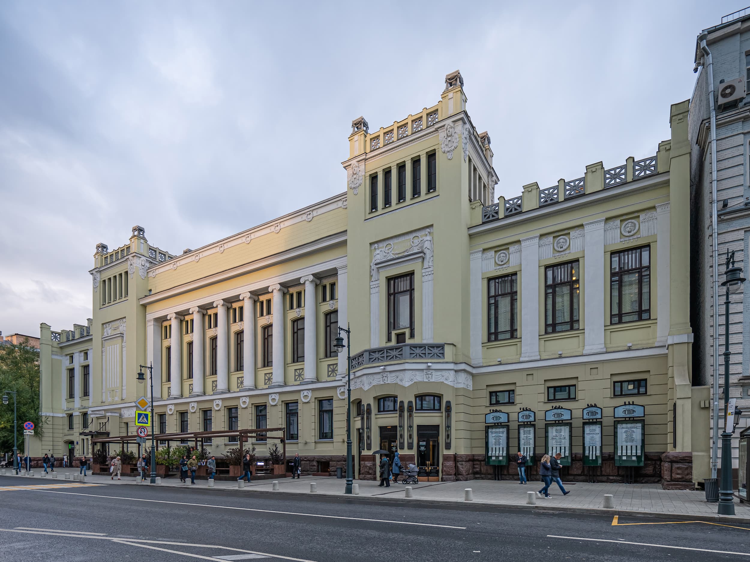 Театр Ленком Марка Захарова — купить билеты на спектакли в Москве онлайн