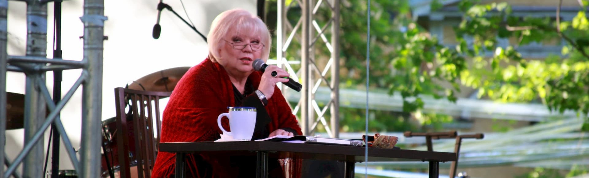 Светлана Крючкова. Между любовью и любовью. Летний концерт. Open-air Светлана Крючкова. Между любовью и любовью. Летний концерт. Open-air