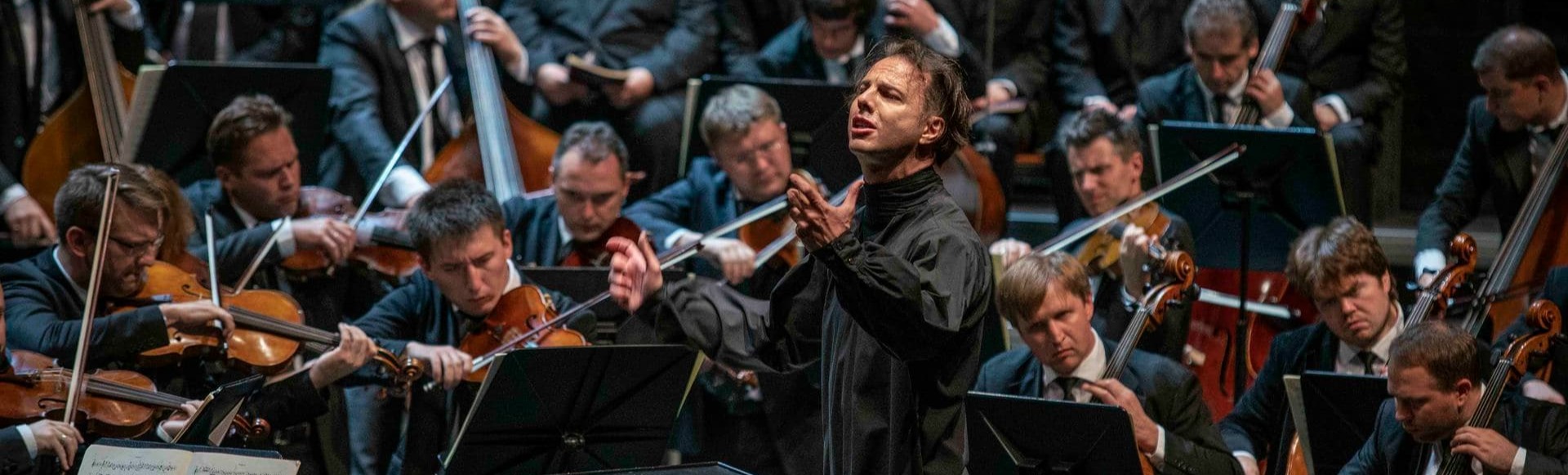 Симфонический оркестр musicAeterna. Дирижер – Теодор Курентзис Симфонический оркестр musicAeterna. Дирижер – Теодор Курентзис