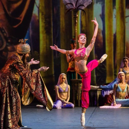Погрузитесь в мир романтики и танцев: балет 'Корсар' воплотит мечты на сцене!