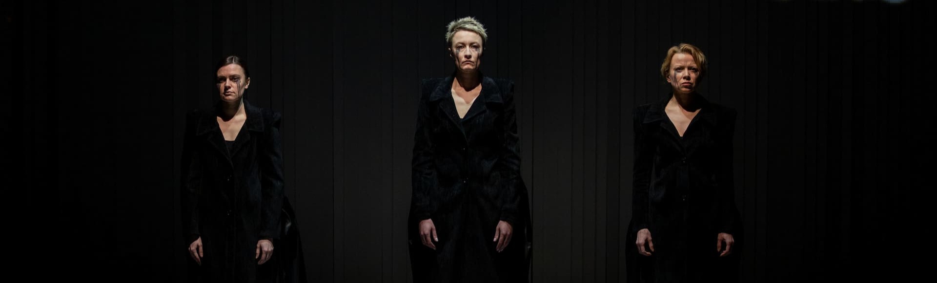 Билеты на спектакль "MotherFatherSistersBrother. МамаПапаСестрыБрат" Билеты на спектакль "MotherFatherSistersBrother. МамаПапаСестрыБрат"