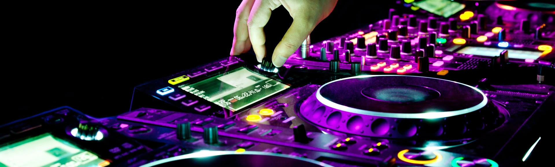Музыкальное продвижения. Музыка картинки. DJ оборудование в клубе. Event DJ визитки. Фото event DJ.