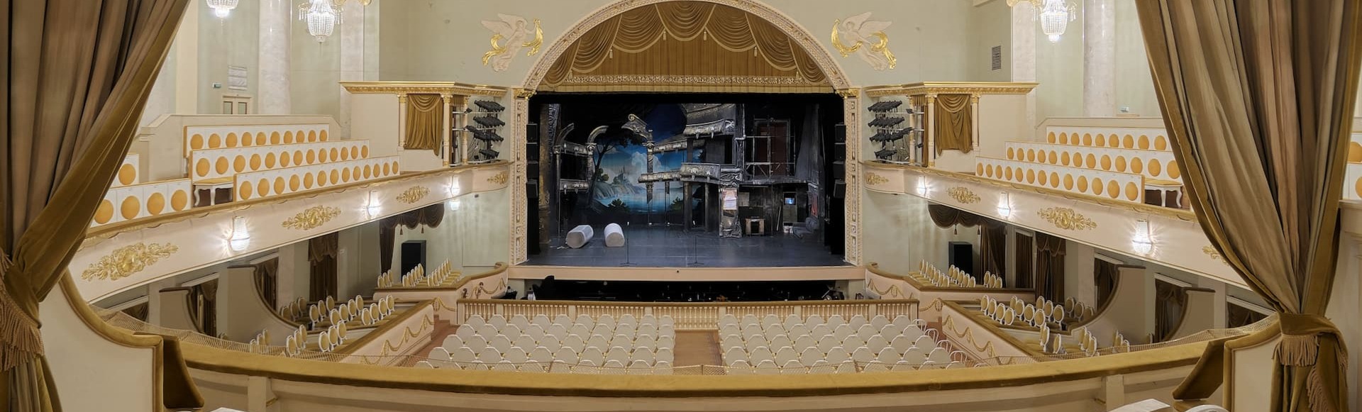 театр акимова санкт петербург зал