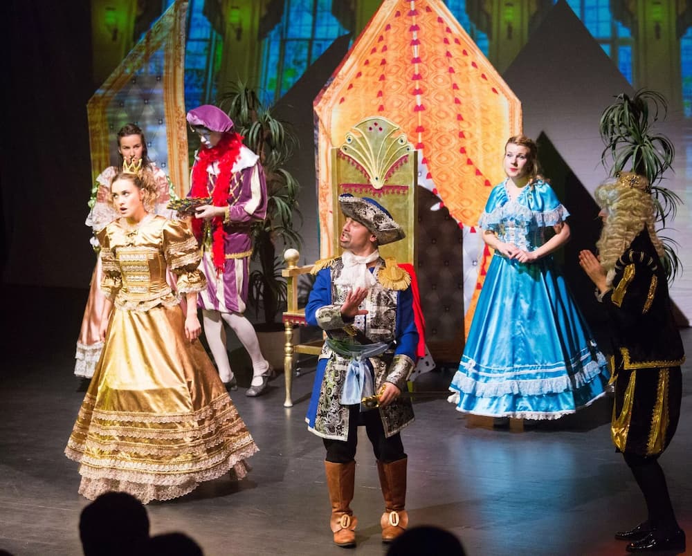 малая сцена дк выборгский в спб. дк выборгский зал. спектакли дк выборгский 2017. пиковая дама дк выборгский мюзикл. виртуозы мюзикл санкт-петербург.