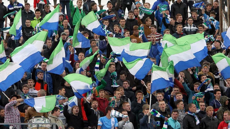 Сайт болельщиков фк крылья. Ультрас 8 крылья советов. Фанаты фк крылья советов. Болельщики крыльев. Ультрас 8 крылья советов.