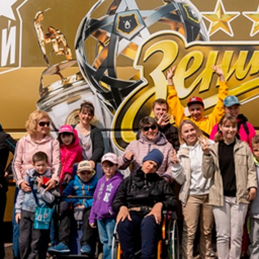 Игроки «Зенита» с душевными поздравлениями встретили День защиты детей с подопечными фонда «Перспективы» и Специального олимпийского комитета Санкт-Петербурга.