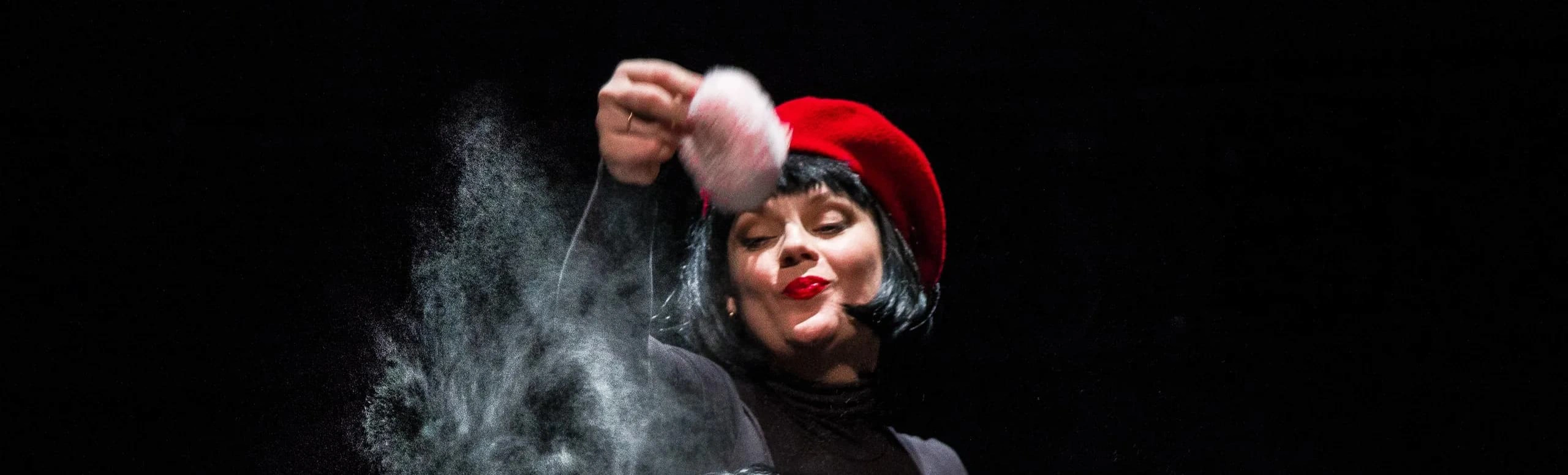 Спектакль «Красная шапка» в Театре на Таганке - яркое и захватывающее театральное событие