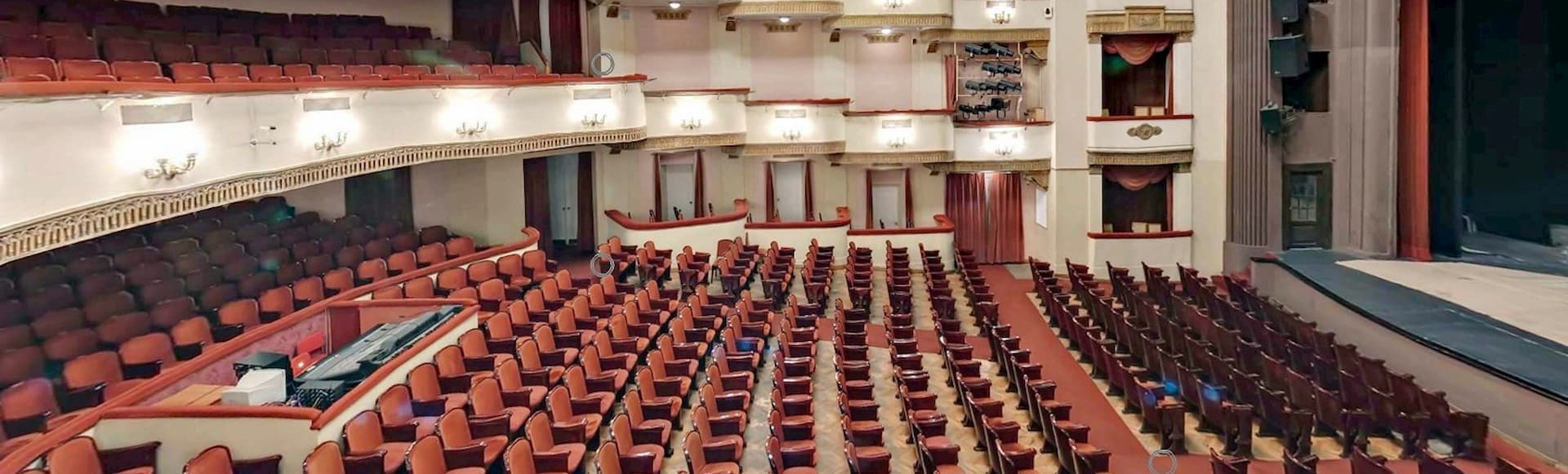 схема зала вахтанговского театра