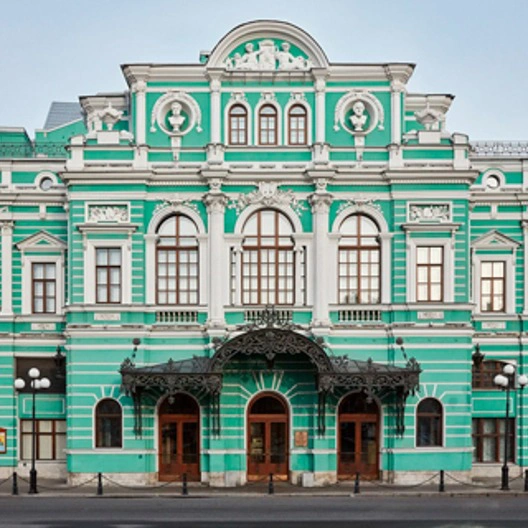 Санкт-Петербургскому БДТ 104 года

